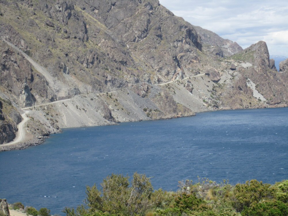 Route du tour du lac Carrera